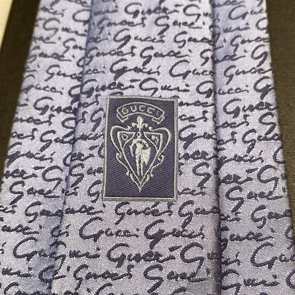 GUCCI SILK TIE 100% silk, GUCCI LOGO throughout, New Unbranded Tie Box ! - Picture 9 of 12